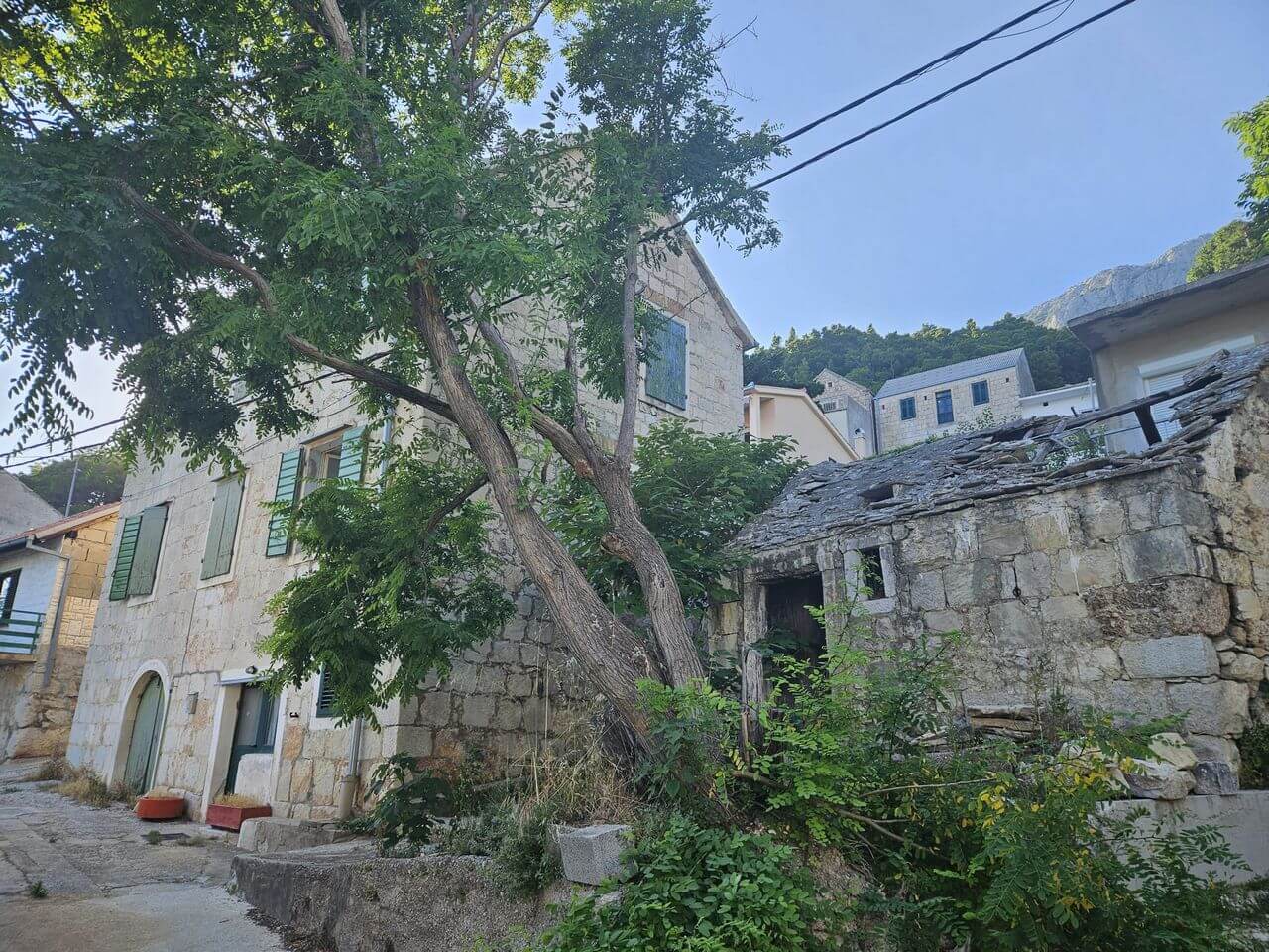 Kamena kuća i zemljište u Marušićima - prodaja