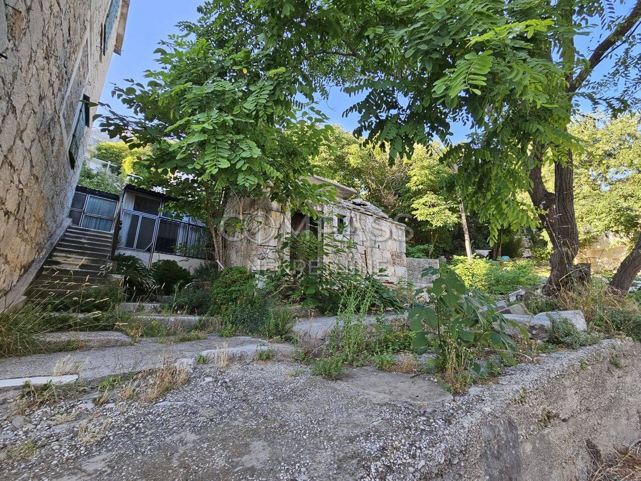 Kamena kuća i zemljište u Marušićima - prodaja