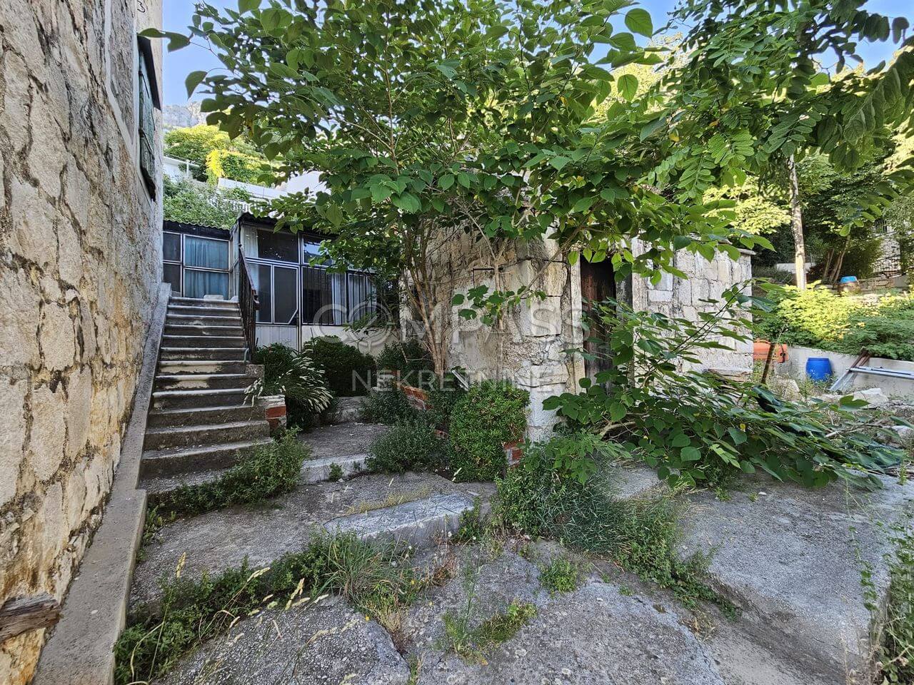 Kamena kuća i zemljište u Marušićima - prodaja