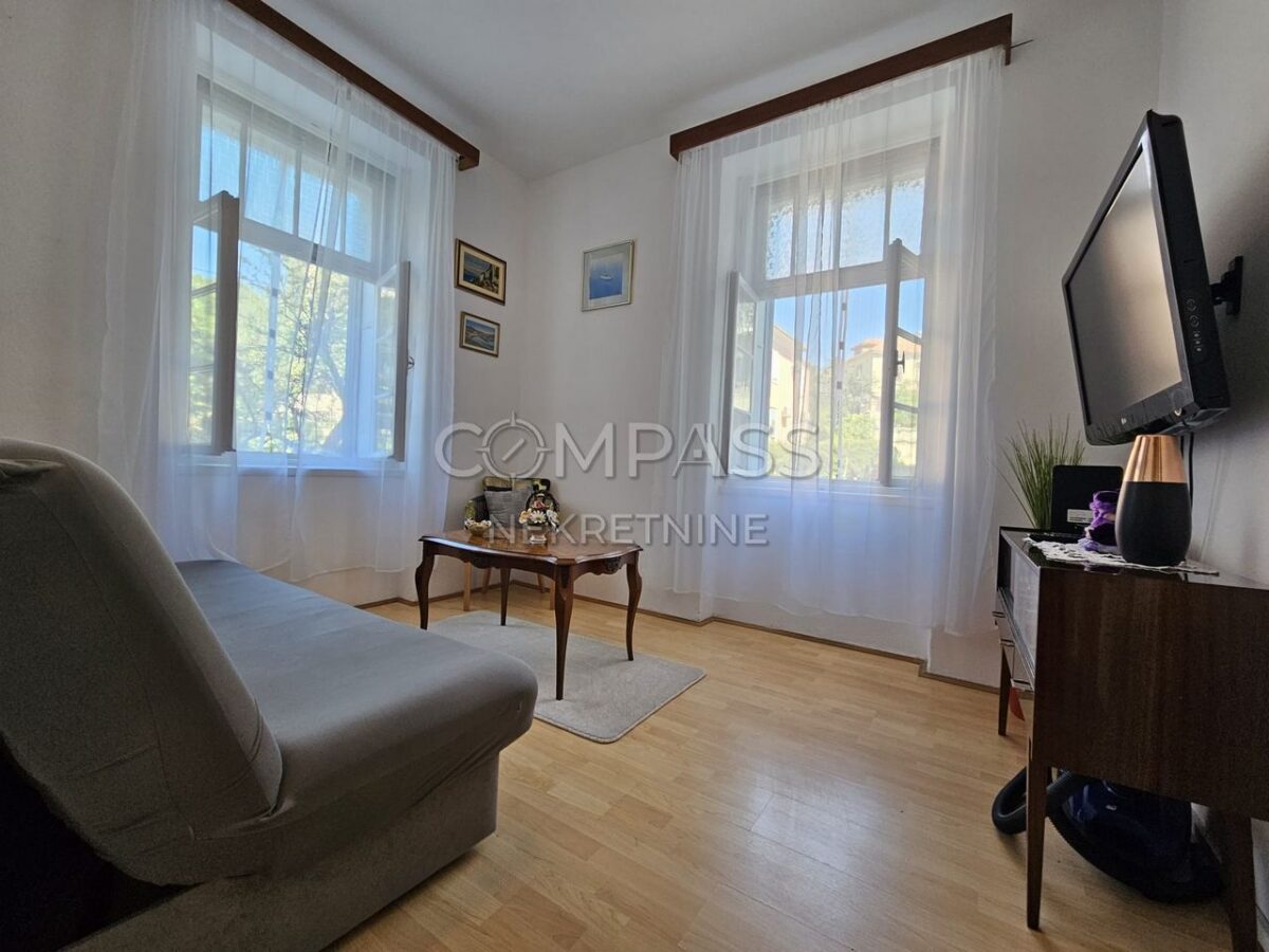 Stan sa prekrasnom okućnicom, Bačvice, Split, 69.00 m2 (iznajmljivanje)
