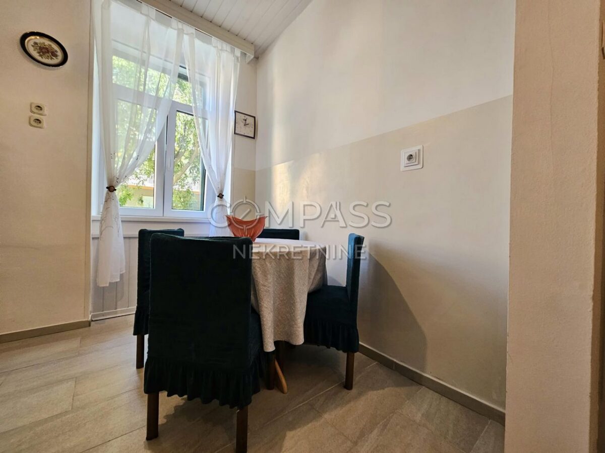 Stan sa prekrasnom okućnicom, Bačvice, Split, 69.00 m2 (iznajmljivanje)