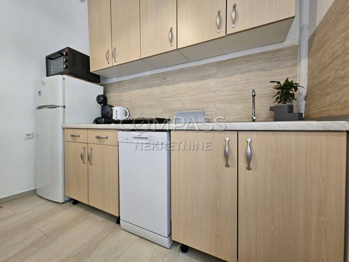 Stan sa prekrasnom okućnicom, Bačvice, Split, 69.00 m2 (iznajmljivanje)