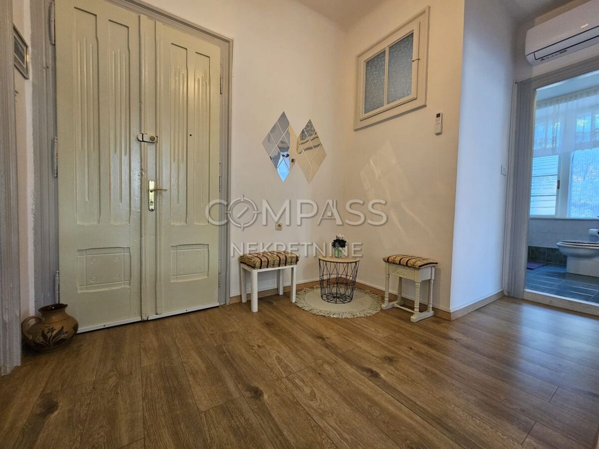 Stan sa prekrasnom okućnicom, Bačvice, Split, 69.00 m2 (iznajmljivanje)