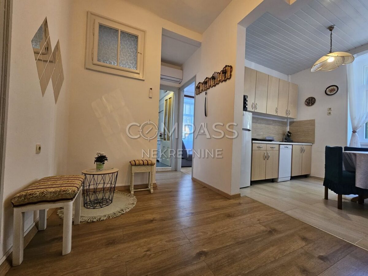 Stan sa prekrasnom okućnicom, Bačvice, Split, 69.00 m2 (iznajmljivanje)