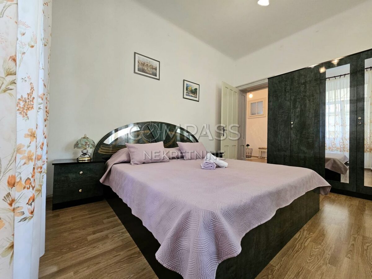 Stan sa prekrasnom okućnicom, Bačvice, Split, 69.00 m2 (iznajmljivanje)