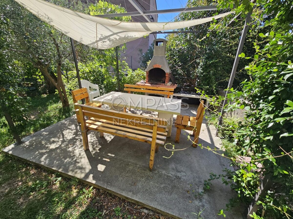 Stan sa prekrasnom okućnicom, Bačvice, Split, 69.00 m2 (iznajmljivanje)