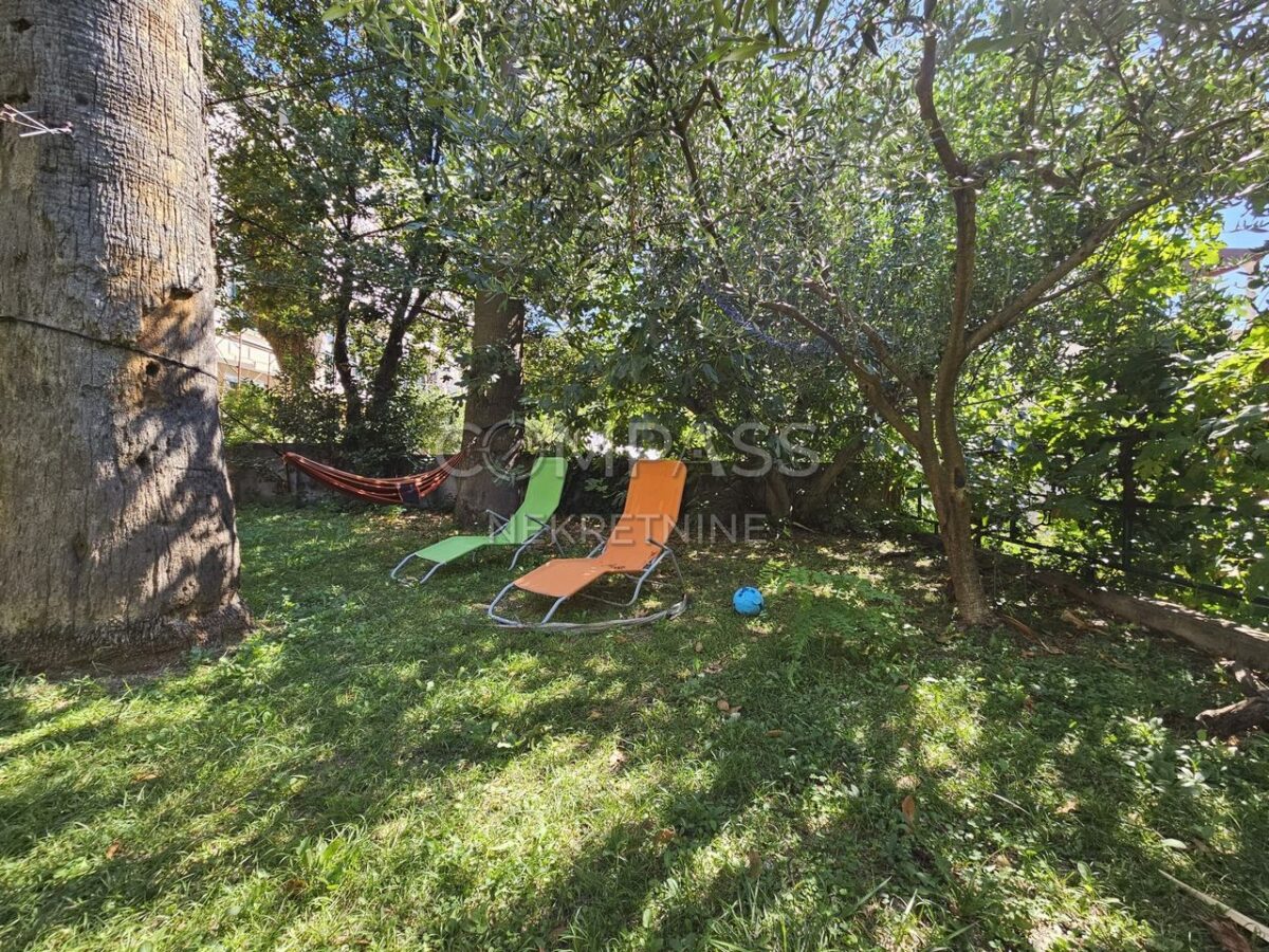 Stan sa prekrasnom okućnicom, Bačvice, Split, 69.00 m2 (iznajmljivanje)