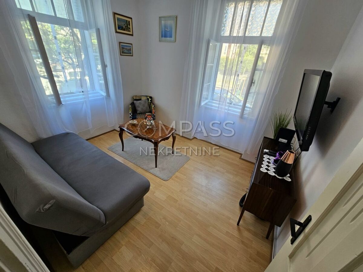 Stan sa prekrasnom okućnicom, Bačvice, Split, 69.00 m2 (iznajmljivanje)
