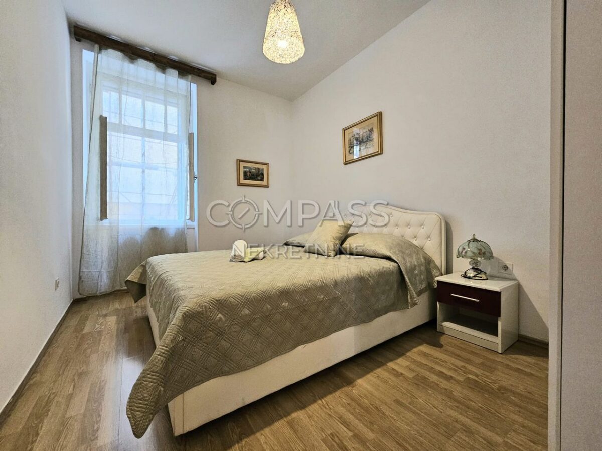 Stan sa prekrasnom okućnicom, Bačvice, Split, 69.00 m2 (iznajmljivanje)