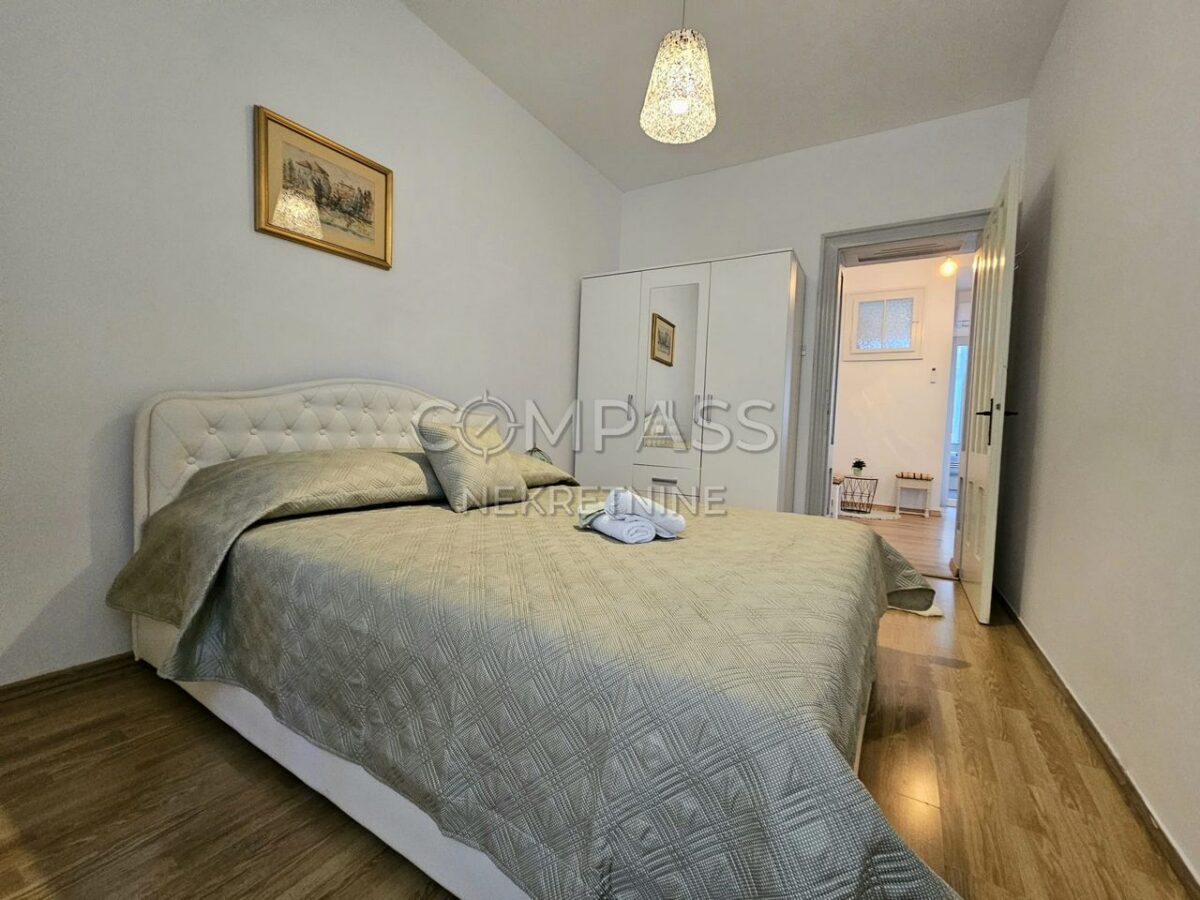 Stan sa prekrasnom okućnicom, Bačvice, Split, 69.00 m2 (iznajmljivanje)