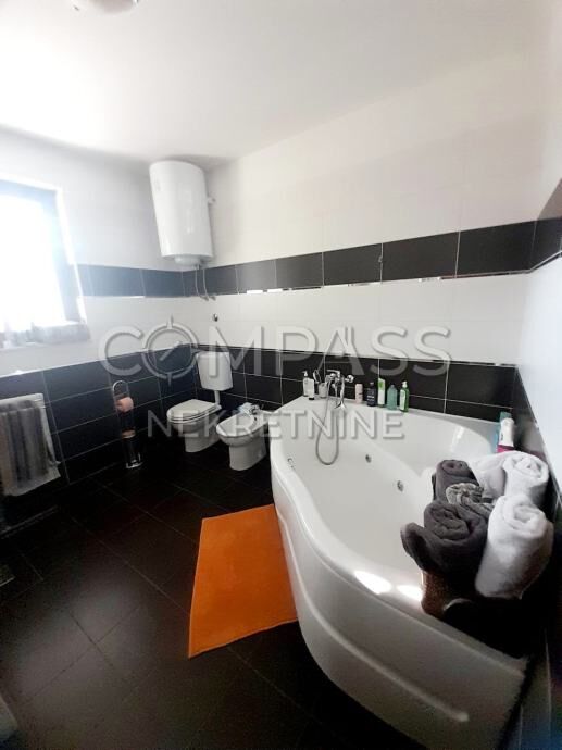 Prekrasna kuća, Dragovode, Split, 394.00 m2 (prodaja)